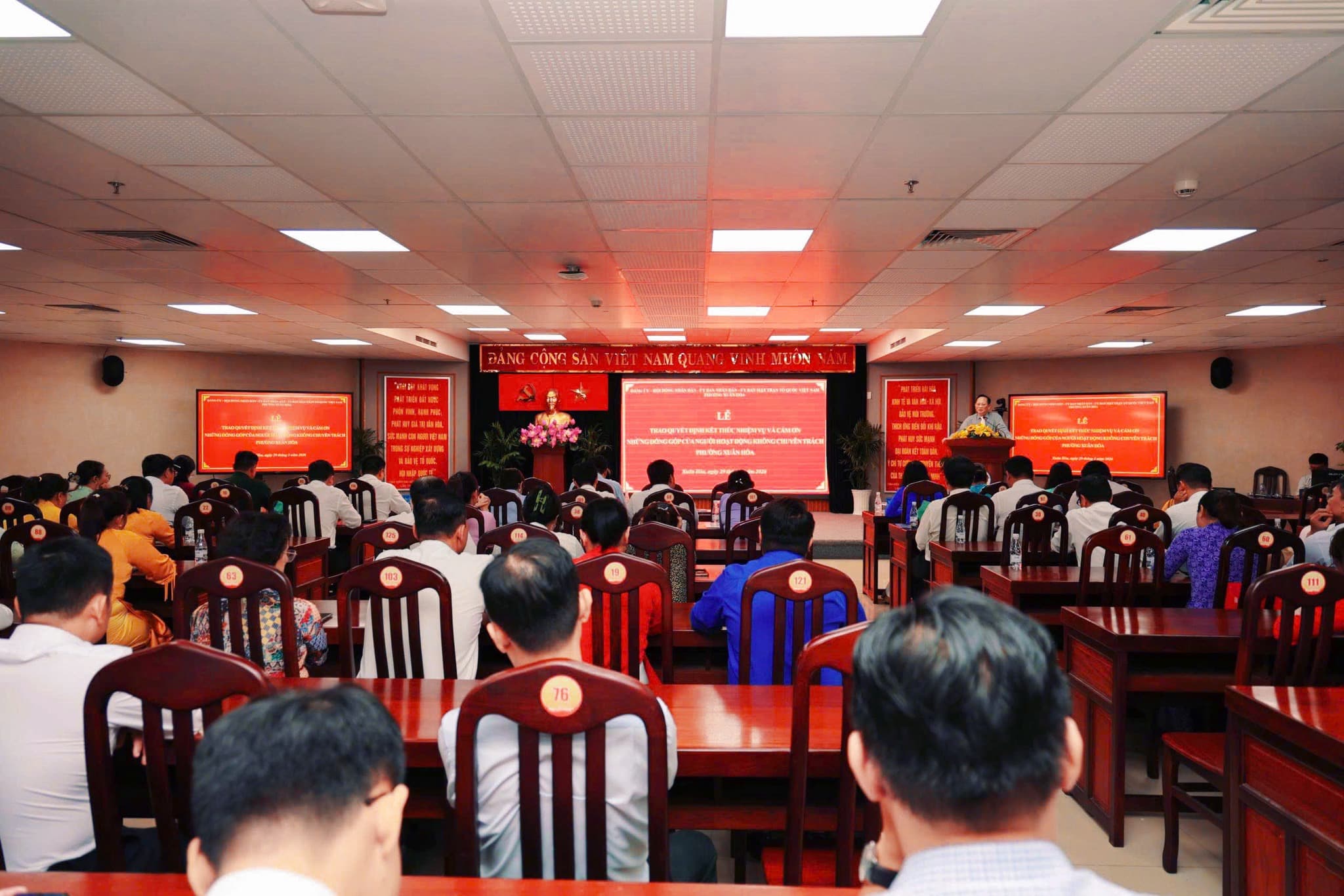 TRI ÂN NHỮNG ĐÓNG GÓP CỦA ĐỘI NGŨ NGƯỜI HOẠT ĐỘNG KHÔNG CHUYÊN TRÁCH CHO SỰ PHÁT TRIỂN CỦA PHƯỜNG XUÂN HÒA